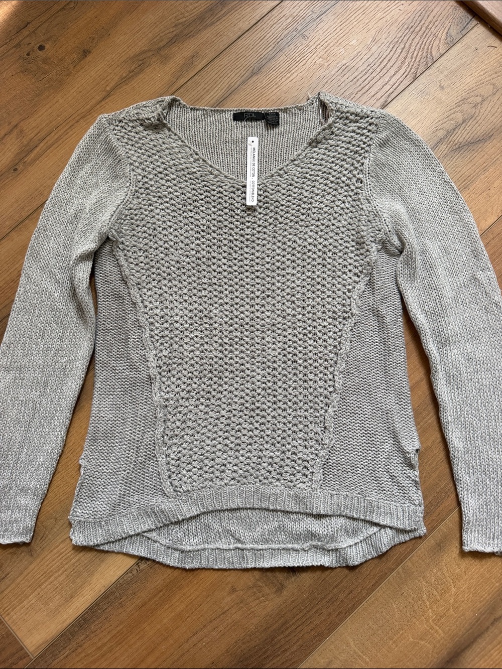 RDI Light Gray V-Neck Textured Knit Sweater